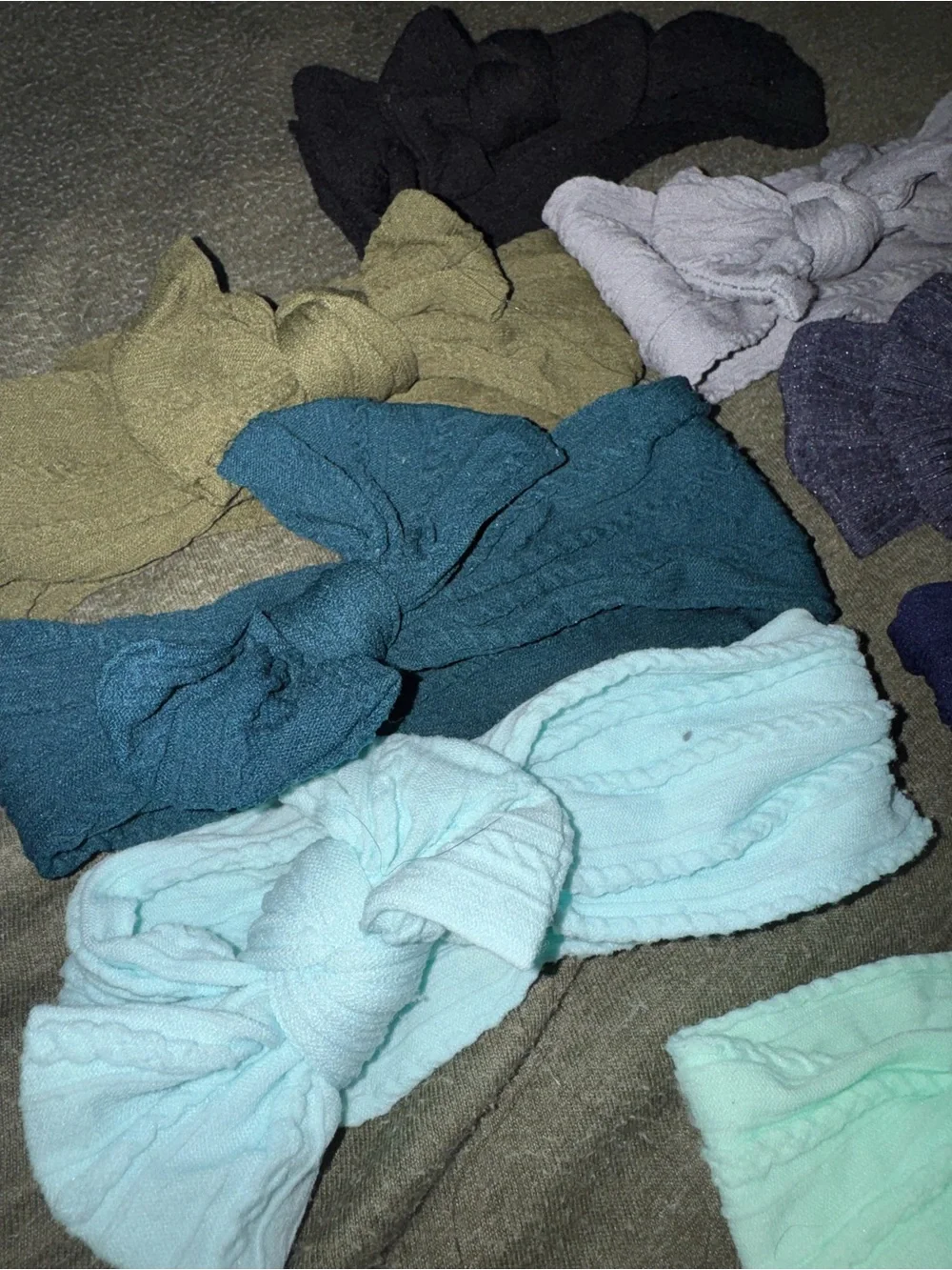 cable knit bows (8) - assorted colors USED